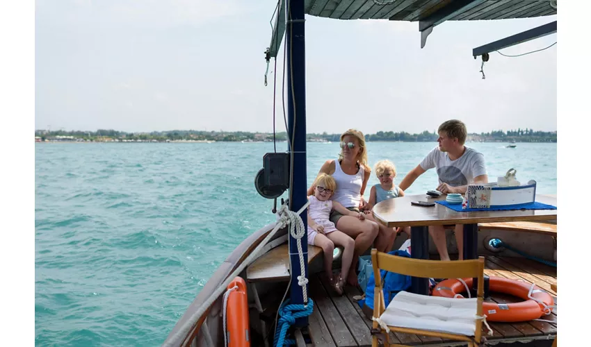 Lago de Garda: Excursión histórica en barco desde Peschiera del Garda