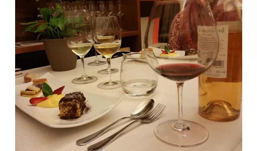 Roma: Degustazione guidata di vini + cena