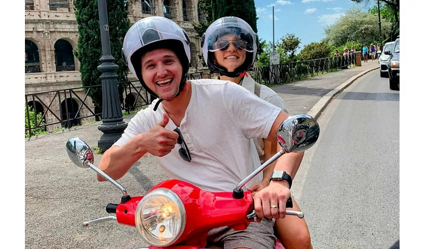 Roma: Tour guidato in Vespa