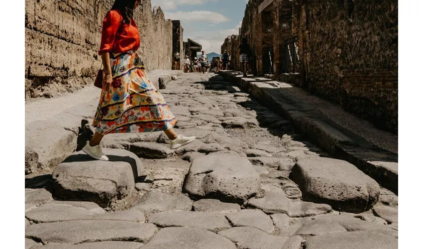 Pompeii: Small Group Guided Tour from Rome + Roundtrip High Speed Train