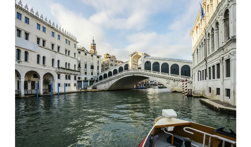 Venice Grand Canal: Guided Boat Tour for Small Group