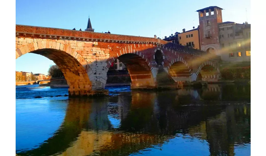 Verona Guided Walking Tour: History and Hidden Gems