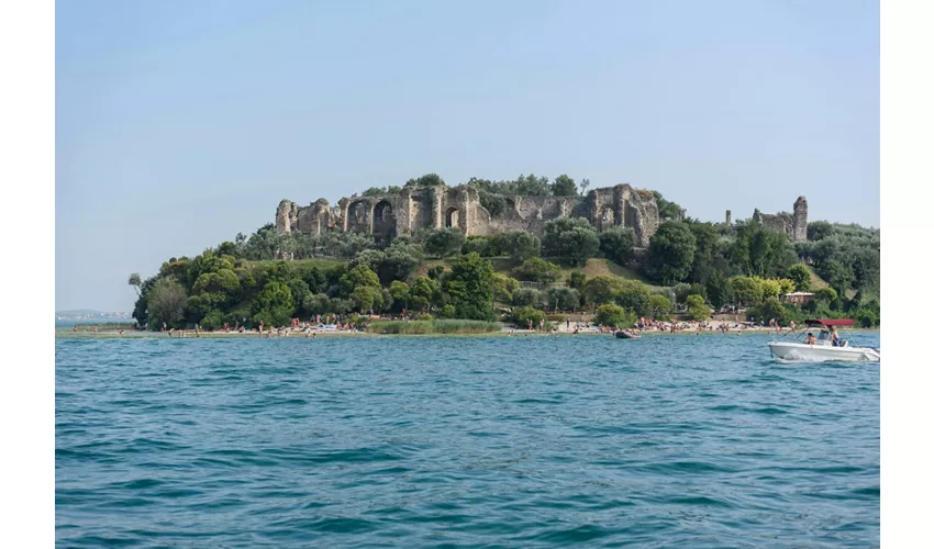 Lake Garda: 6-Hr Boat Tour with Stop in Sirmione