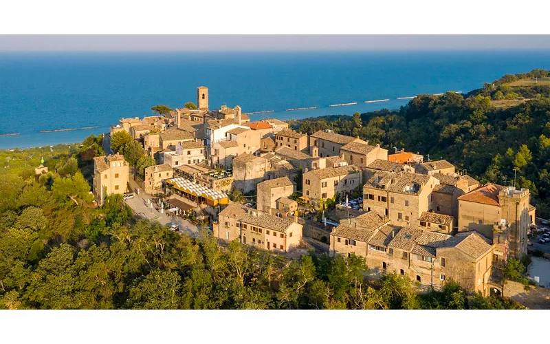 Der Wald von Cugnolo in Torre di Palme: Natur, Legenden und Panoramen auf das Meer (FM)
