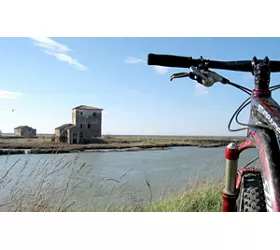 Goro–Comacchio mit dem Offroad-Bike