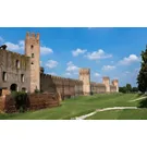 Le charme médiéval des châteaux, des petits villages et des villes fortifiées dans les monts Euganéens