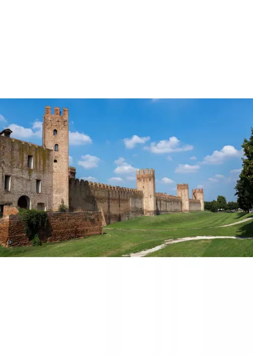 El encanto medieval de castillos, pueblos y ciudades amuralladas entre las colinas Euganeas