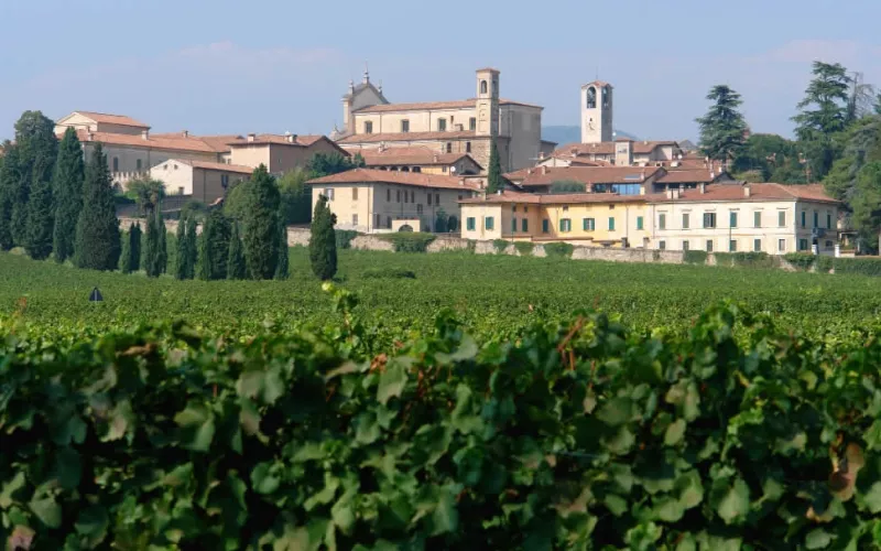 Klöster, Abteien und Dörfer