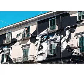 Nápoles: las paredes más bellas de la ciudad