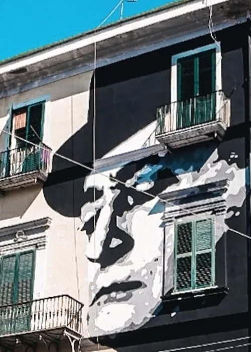 Nápoles: las paredes más bellas de la ciudad