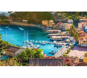 De barco, de Marina di Pisa a Cala Galera, ao longo da Rota dos Etruscos