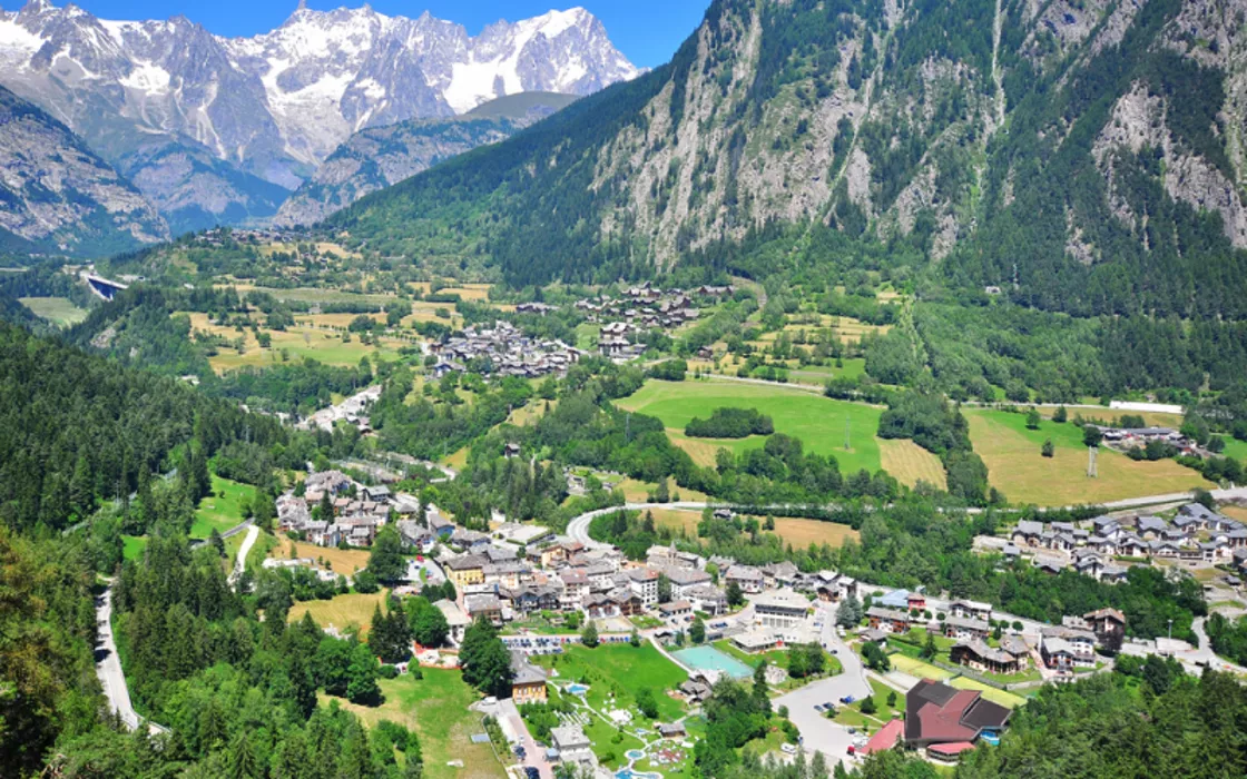 Scoprire la Valle d’Aosta, da Pont-Saint-Martin a Courmayeur in bicicletta