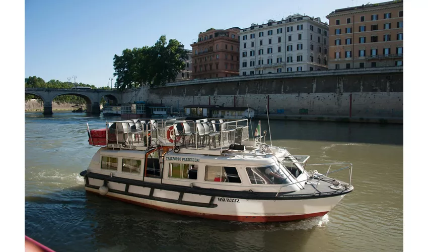 Roma: Crociera al tramonto sul Tevere con aperitivo