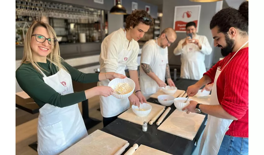 Rome: Tiramisu & Homemade Fettuccine Cooking Class