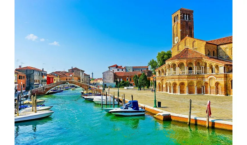 Murano, Burano & Torcello: Traditional Islands Boat Tour + Glassblowing Demo