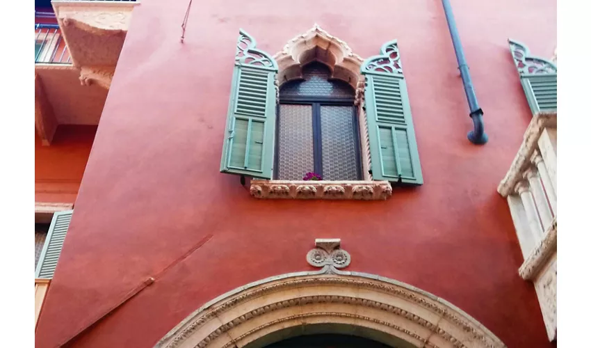 Verona Guided Walking Tour: History and Hidden Gems