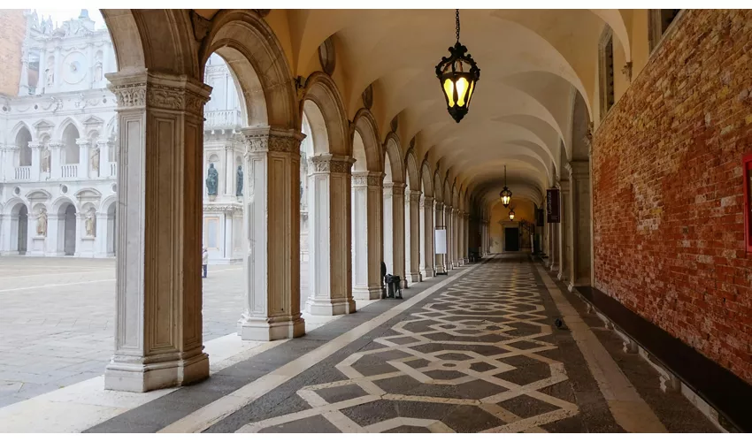 Doge's Palace: Fast Track Entry