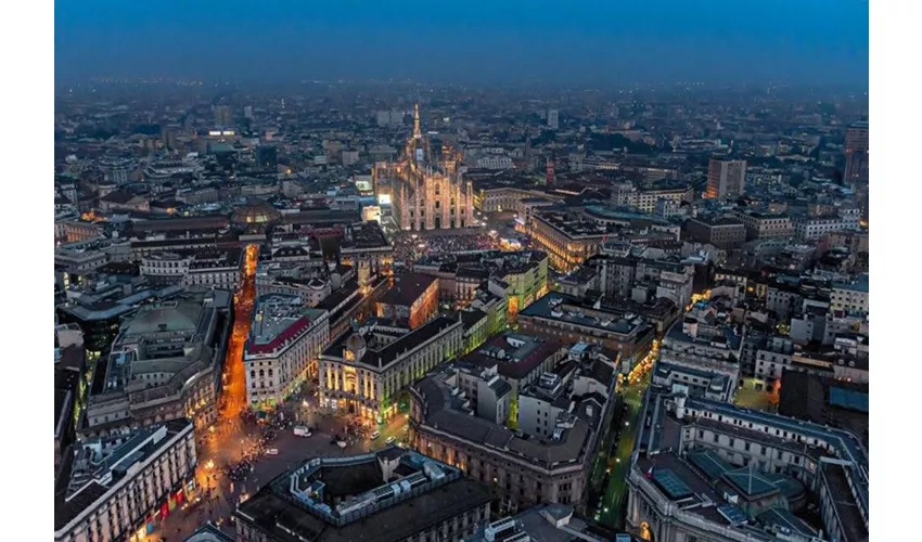 Milano: Tour notturno a piedi per piccoli gruppi