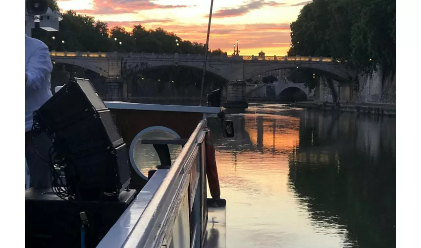 Castel Sant'Angelo: Biglietto d'ingresso + Tour in barca Hop-on Hop-off