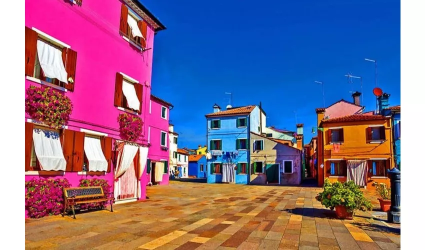 Murano, Burano & Torcello: Geführte Tour in kleiner Gruppe mit einem venezianischen Oldtimerboot