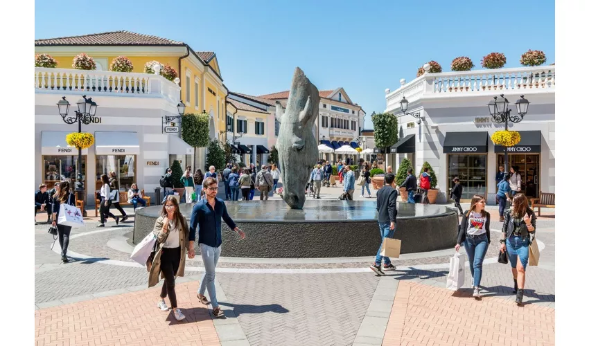 Serravalle Designer Outlet: Roundtrip Shuttle Transfer from Milan