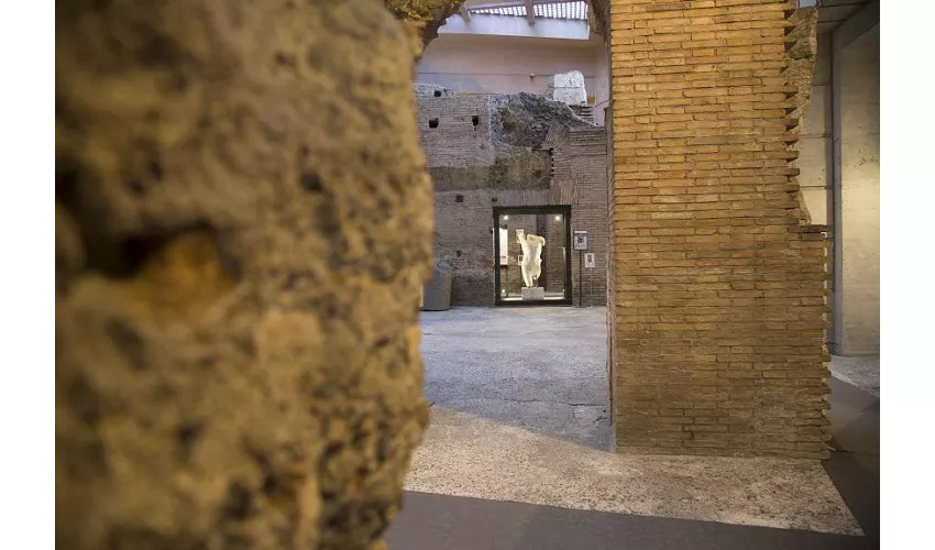 Piazza Navona Underground & The Stadium of Domitian: Exclusive Tour