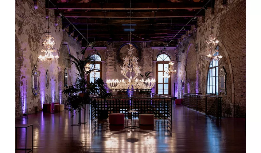 Ex Chiesa di Santa Chiara Murano: Dimostrazione di lavorazione del vetro