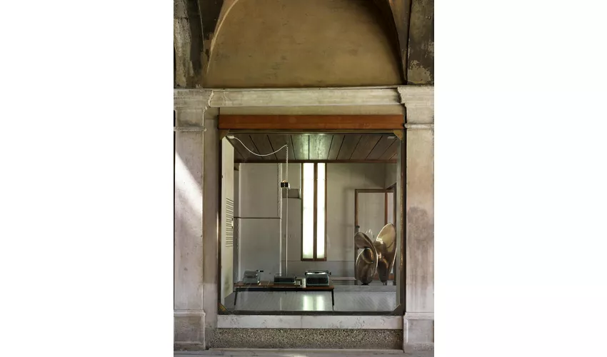 Negozio Olivetti: Entrada