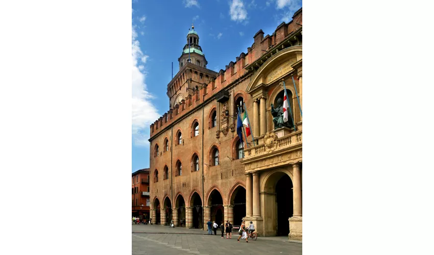 Torre del reloj de Bolonia y colecciones de arte + Degustación