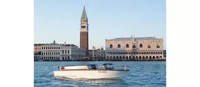 Venice: Water Taxi Transfer from Venice City Center to Marco Polo Airport