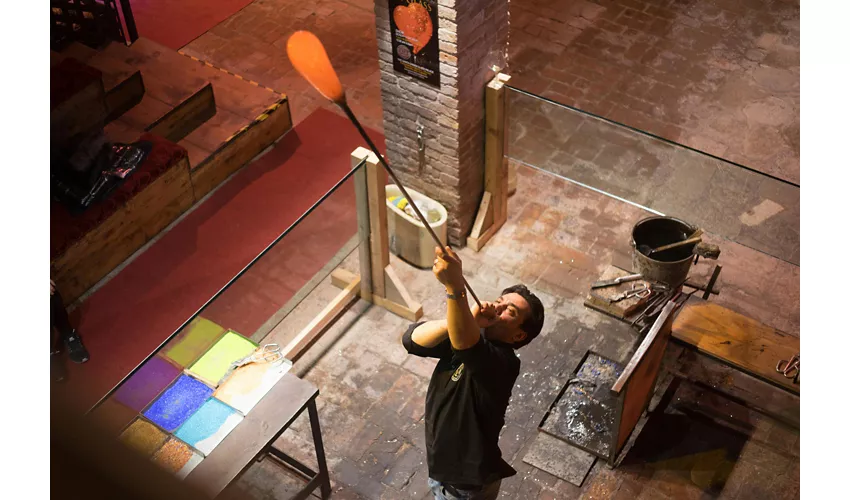 Ex Chiesa di Santa Chiara Murano: Dimostrazione di lavorazione del vetro
