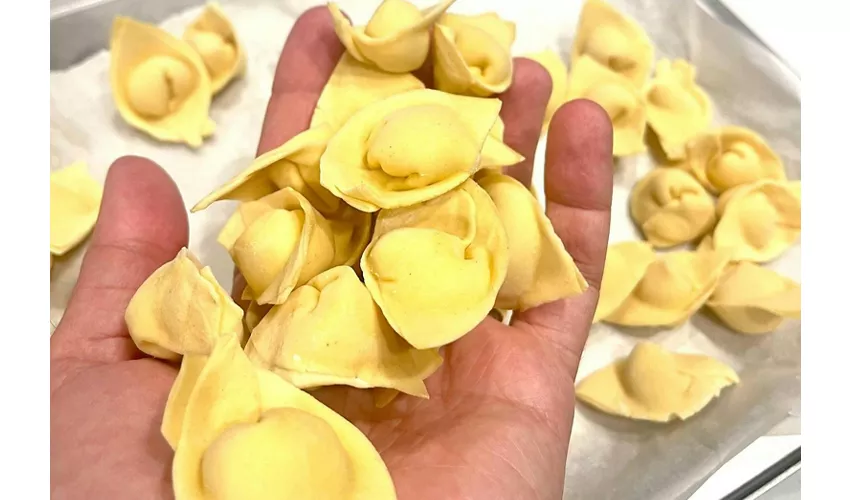 Emilia-Romaña: Clase de elaboración de pasta + Cata de vinos