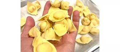 Emilia-Romaña: Clase de elaboración de pasta + Cata de vinos