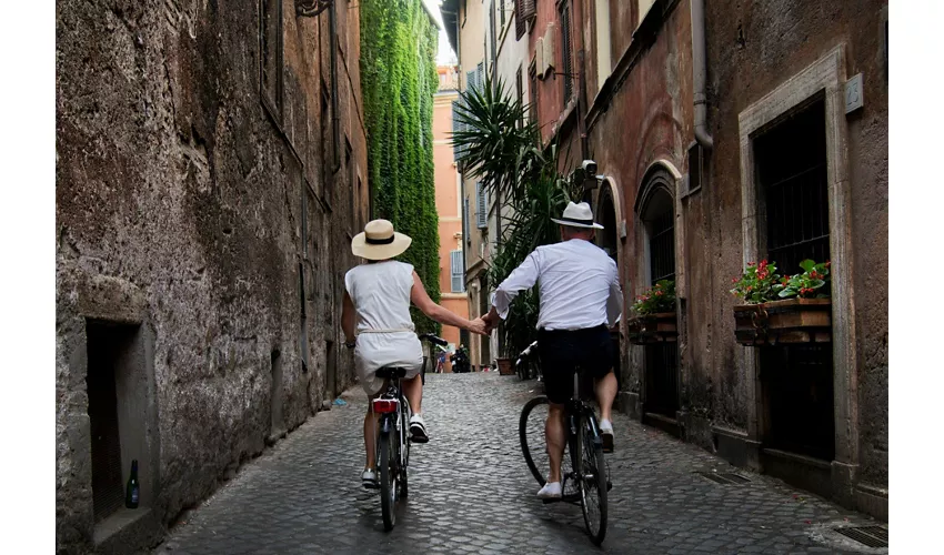 Rome: Electric Bicycle Rental in Piazza Venezia