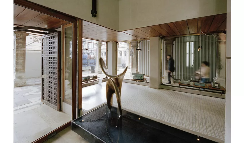 Negozio Olivetti: Entrada