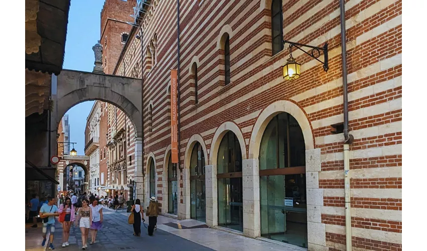 Dante en Verona: Recorrido a pie del Infierno al Paraíso