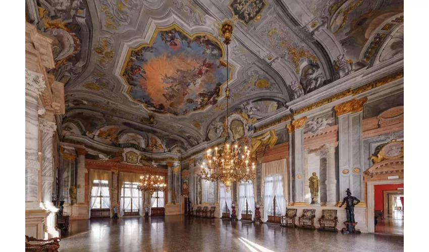 Ca' Rezzonico Museum: Guided Tour + Casanova Walking Tour