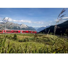 St. Moritz y Tirano: Excursión de un día desde Milán + Billete para el tren Bernina