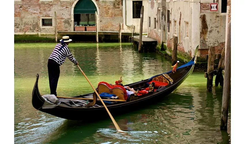 Venice: Classic Gondola Ride