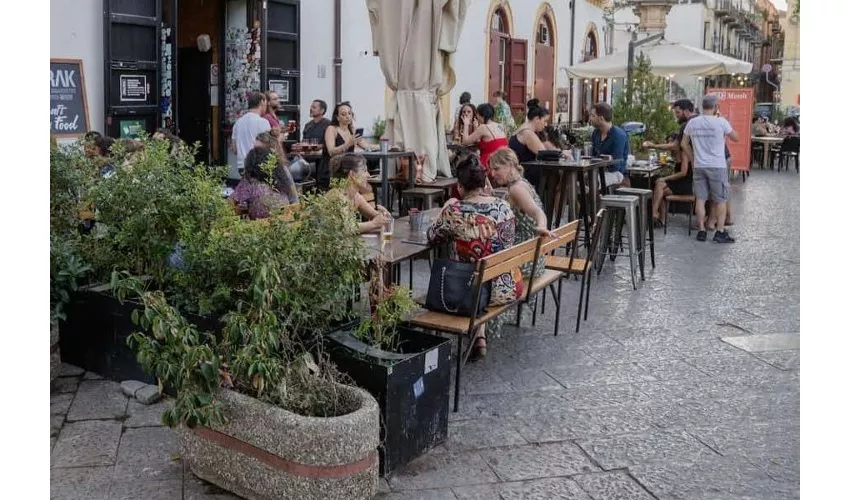 Palermo: tour guidato della storia della mafia + degustazione di cibo di strada