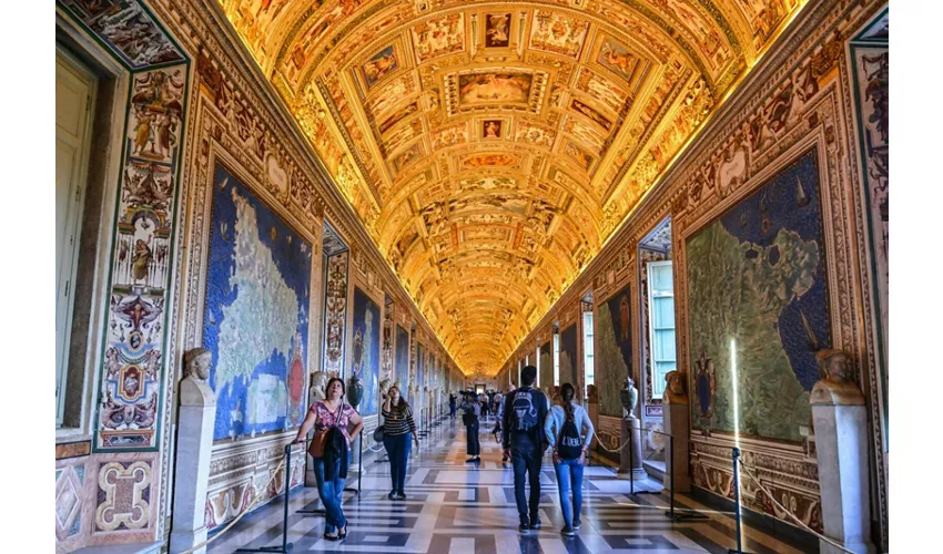 Museos Vaticanos y Basílica de San Pedro: Entrada de acceso rápido + Tour guiado