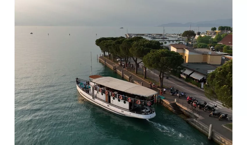 Lago de Garda: Excursión histórica en barco desde Peschiera del Garda