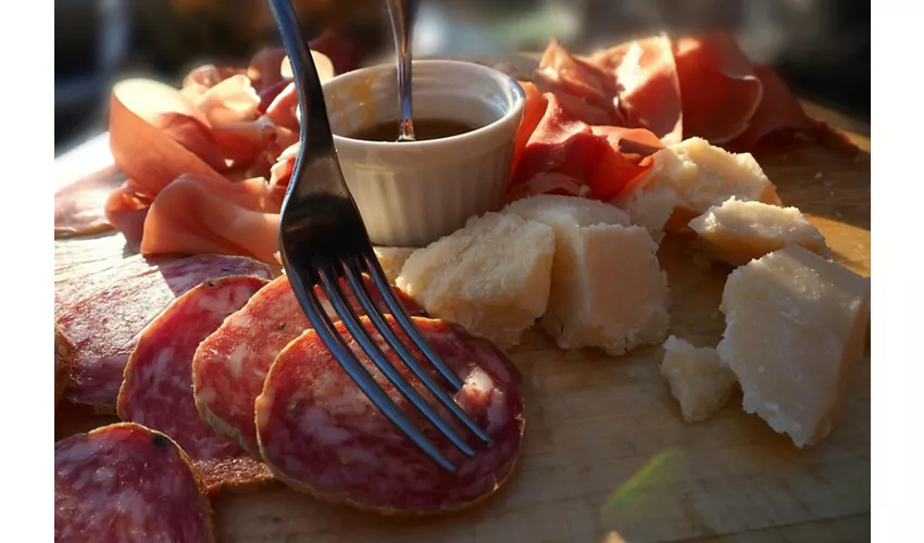 Milano: Aperitivo locale e tour del cibo di strada