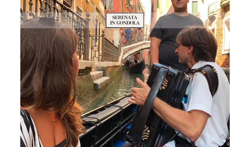 Venecia: Serenata en góndola por el Gran Canal