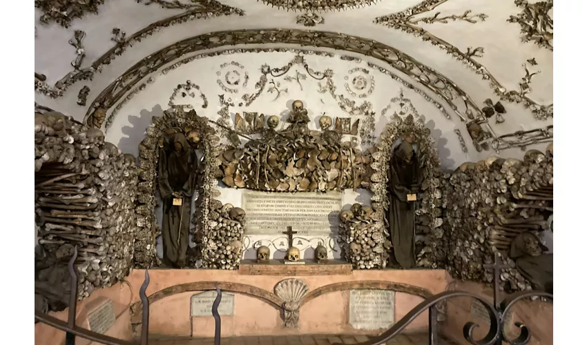 Cripta dei Cappuccini e Catacombe di Priscilla: tour guidato fuori orario