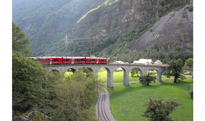 St. Moritz y Tirano: Excursión de un día desde Milán + Billete para el tren Bernina