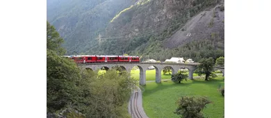 St. Moritz y Tirano: Excursión de un día desde Milán + Billete para el tren Bernina
