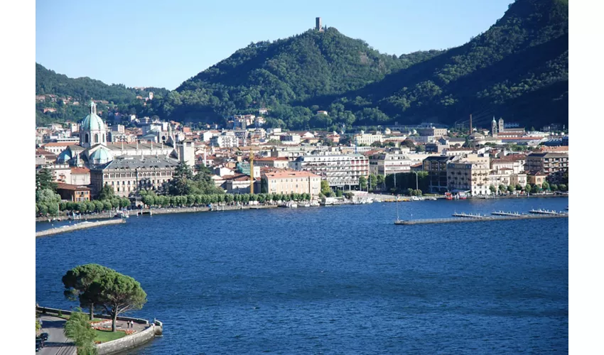 Visita guiada de la ciudad de Como y crucero gratuito en barco