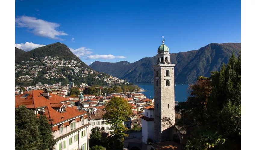 Como, Bellagio e Lugano: Tour guidato in giornata da Milano + Tour in barca