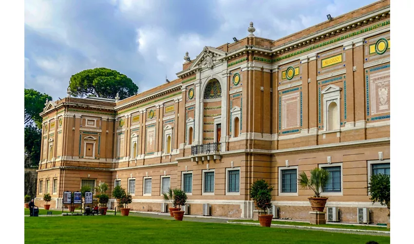 Vatican Museums & Sistine Chapel: Fast Track Ticket + Guided Tour